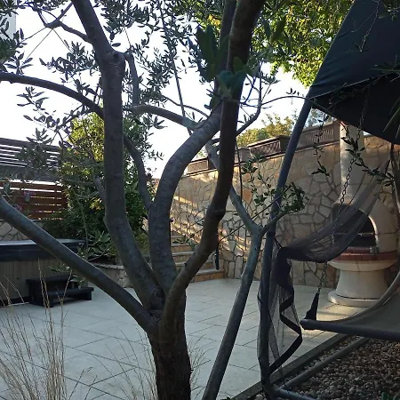 With Private Garden, Hot Tub, Wifi, Sat Tv, Klima, Near *