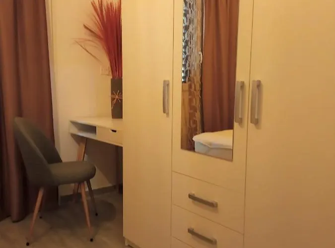 With Private Garden, Hot Tub, Wifi, Sat Tv, Klima, Near *