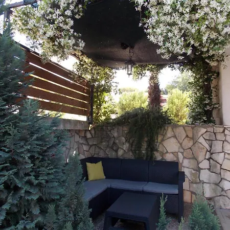 With Private Garden, Hot Tub, Wifi, Sat Tv, Klima, Near
