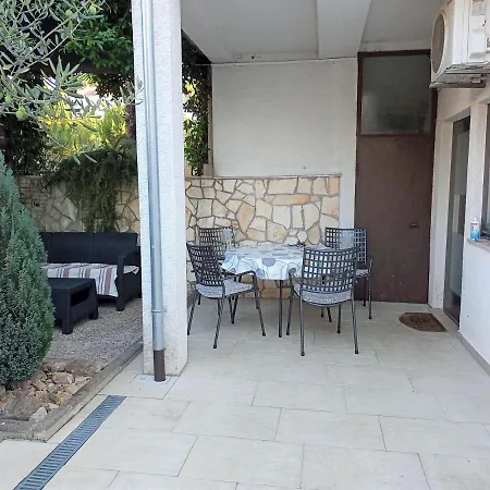 With Private Garden, Hot Tub, Wifi, Sat Tv, Klima, Near Διαμέρισμα