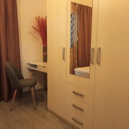 With Private Garden, Hot Tub, Wifi, Sat Tv, Klima, Near *