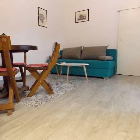 Διαμέρισμα With Private Garden, Hot Tub, Wifi, Sat Tv, Klima, Near