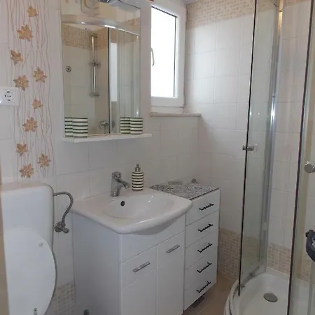 With Private Garden, Hot Tub, Wifi, Sat Tv, Klima, Near Apartment