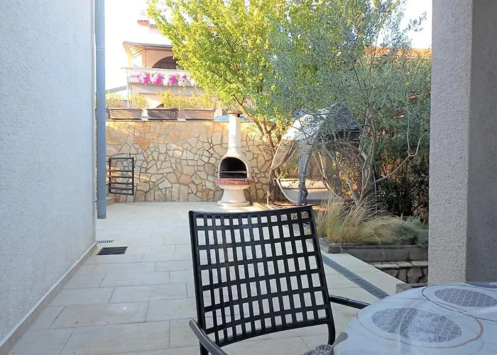 With Private Garden, Hot Tub, Wifi, Sat Tv, Klima, Near Njivice