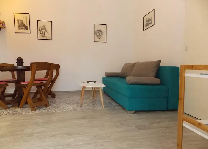Apartmán With Private Garden, Hot Tub, Wifi, Sat Tv, Klima, Near
