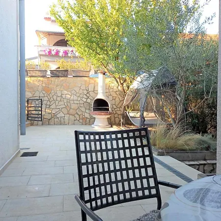 With Private Garden, Hot Tub, Wifi, Sat Tv, Klima, Near Njivice