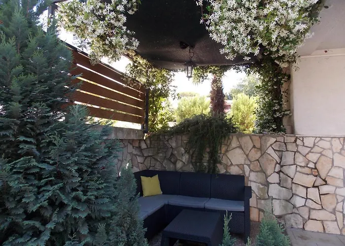 With Private Garden, Hot Tub, Wifi, Sat Tv, Klima, Near