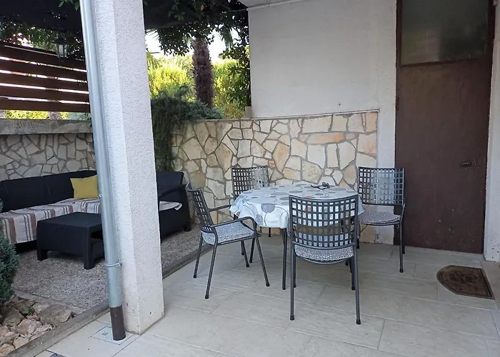 Appartement With Private Garden, Hot Tub, Wifi, Sat Tv, Klima, Near
