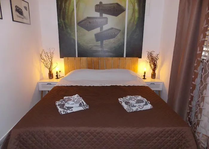 With Private Garden, Hot Tub, Wifi, Sat Tv, Klima, Near *