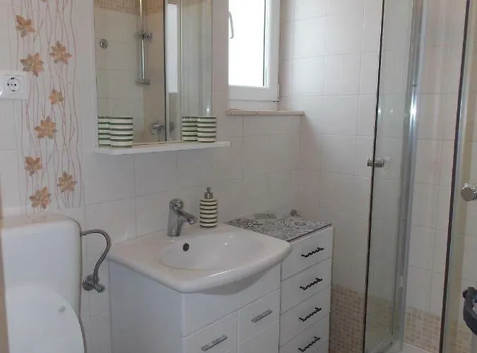 With Private Garden, Hot Tub, Wifi, Sat Tv, Klima, Near Appartement